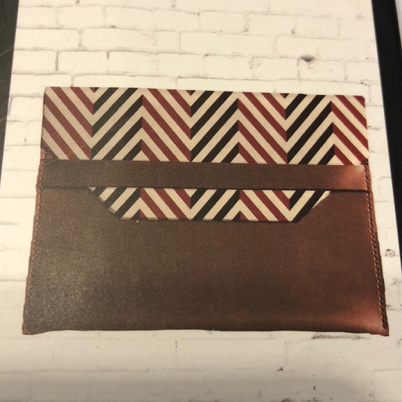 Tailored table case - Picture 3 of 3